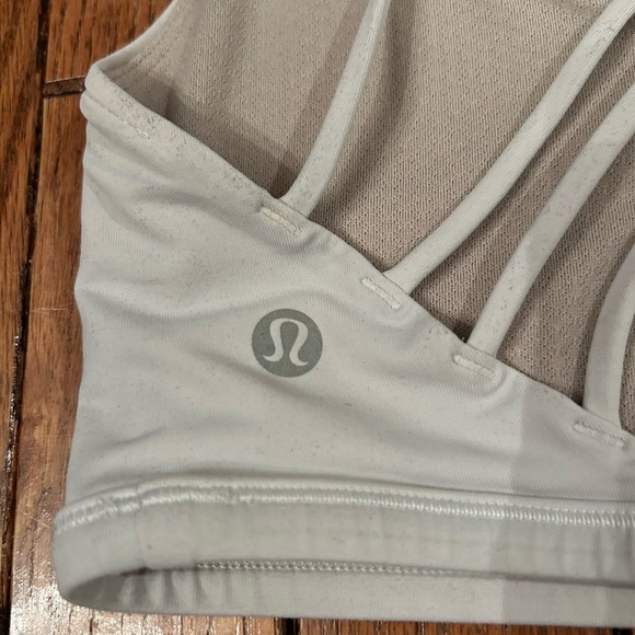 Lululemon Bundle of (2) Free to Be Wild Bras- White/Black Size 8 - Picture 4 of 9
